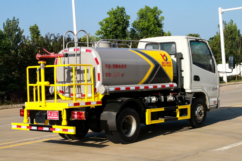 凯马洒水车（2.4方）