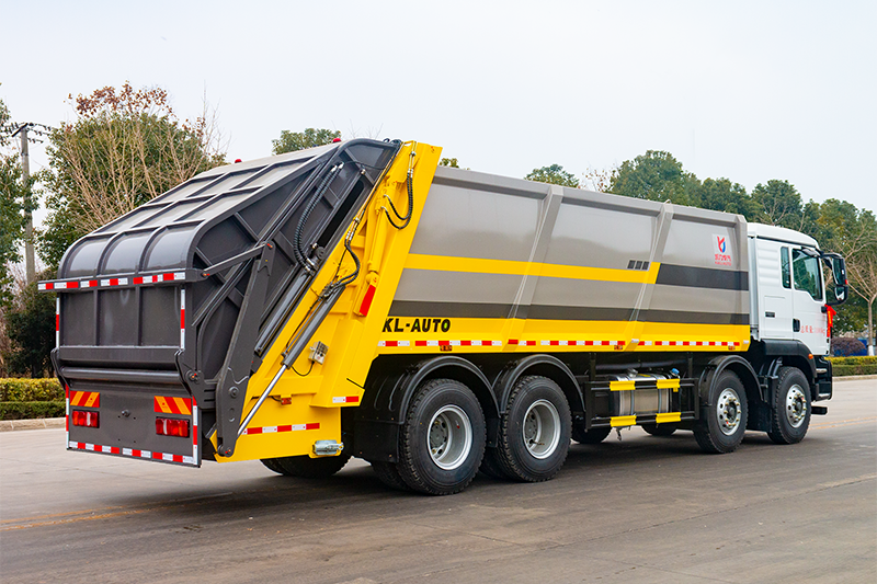 重汽汕德卡前四后八压缩垃圾车(25方)