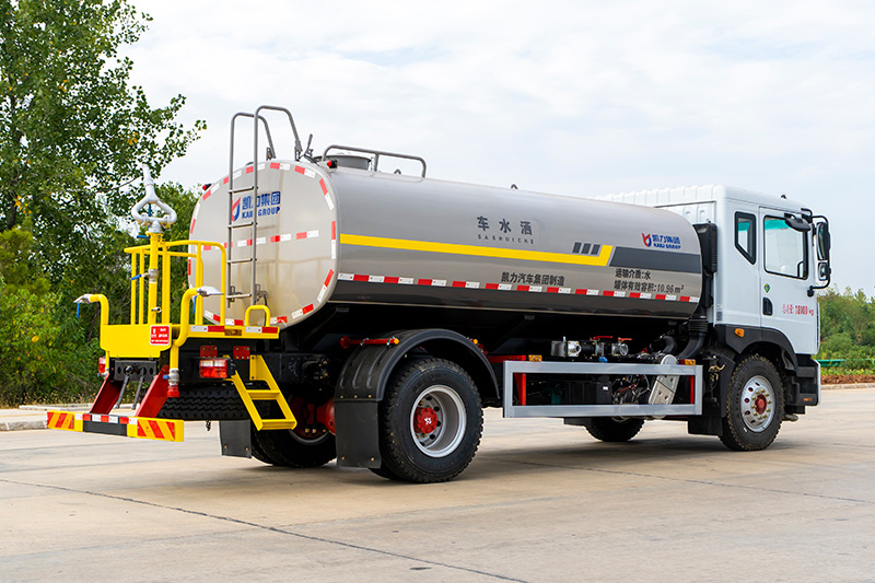 东风D9洒水车 13.8方