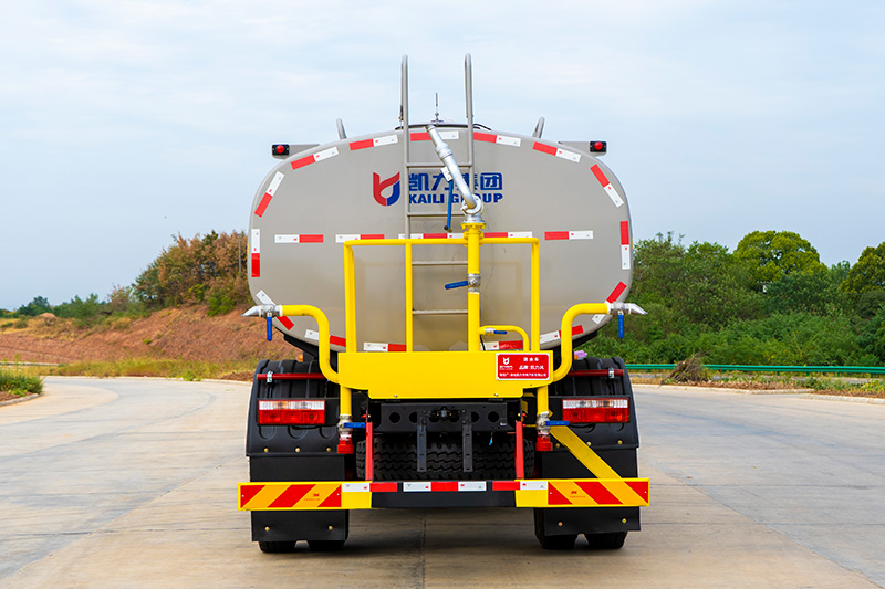 东风D9洒水车 13.8方