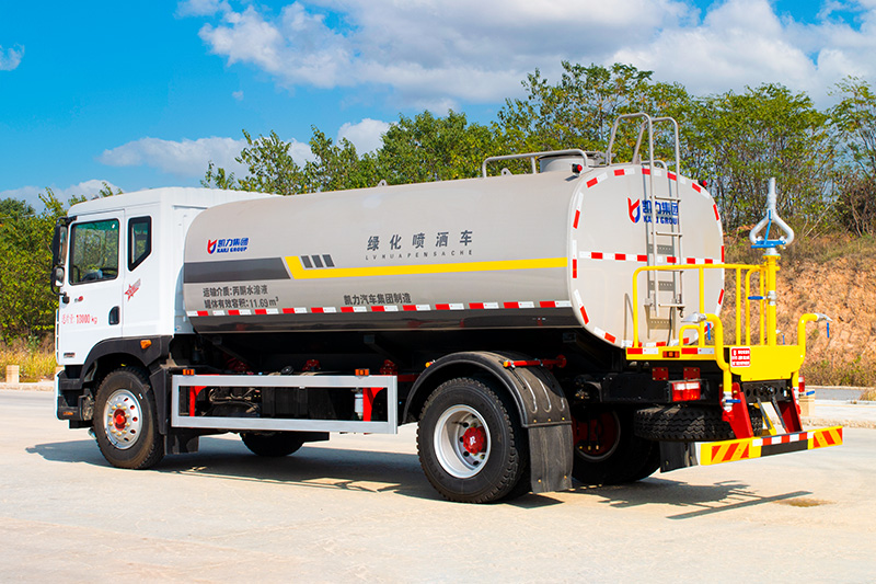 东风D9洒水车（4500轴距）  15.1方