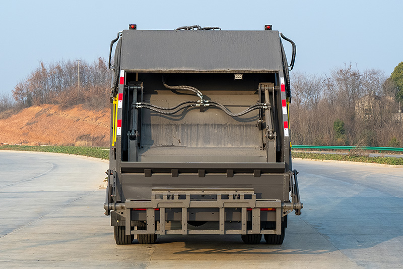 柳汽 23款压缩垃圾车4500轴距 14方